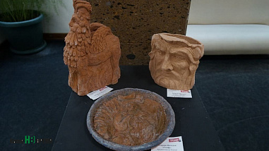 вернисаж на три этажа