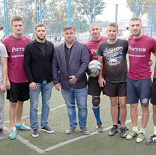 Бывшие наркоманы играют в футбол