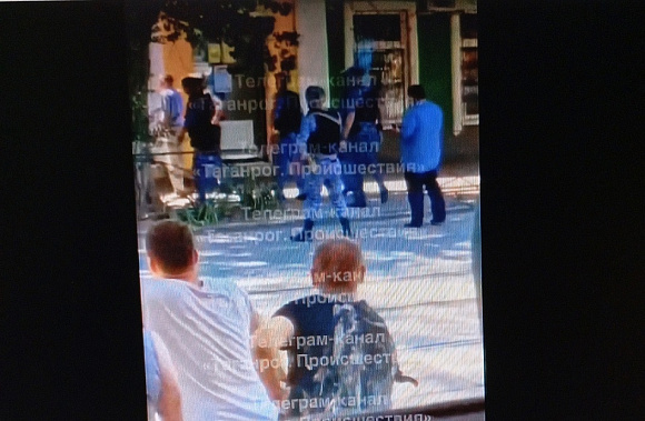 Сегодня в Таганроге, на Александровской улице. Скриншот с видео телеграм-канала Таганрог. Происшествия.