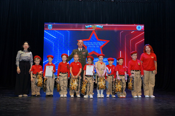 Учась у героев Отчизну беречь...