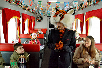 В Ростов приехал новогодний поезд из Великого Устюга 