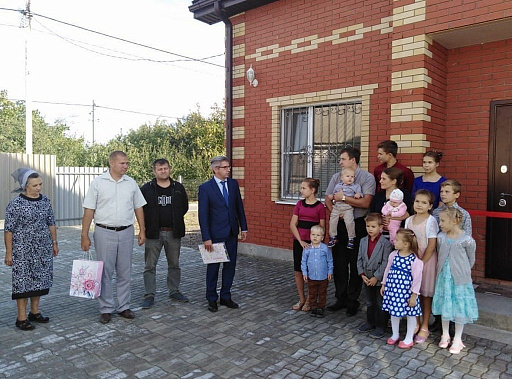 Одна семья — тридцать новоселов
