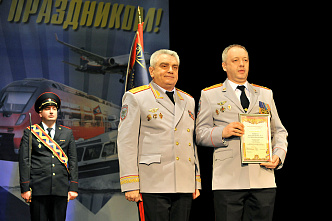 В Ростове сотрудники органов внутренних дел на транспорте отпраздновали профессиональный праздник