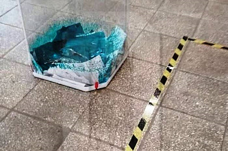 Житель Азовского района, выливший зеленку в урну для голосования, пока получил достаточно мягкое наказание