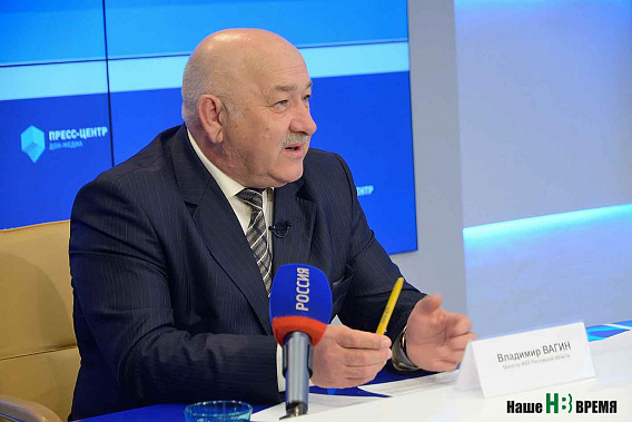 Министр ЖКХ РО Владимир Вагин не скрывает: «Сейчас ситуация такова, что сети ветшают быстрее, чем мы можем их восстанавливать. Чтобы изменить положение нужно ежегодно заменять до 30 % ветхих сетей. Иначе они будут постепенно выходить из строя». Министр ЖКХ РО Владимир Вагин не скрывает: «Сейчас ситуация такова, что сети ветшают быстрее, чем мы можем их восстанавливать. Чтобы изменить положение нужно ежегодно заменять до 30 % ветхих сетей. Иначе они будут постепенно выходить из строя».