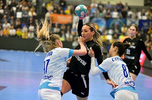 Гандболистки «Ростов-Дона» дома переиграли новороссийскую «Черноморочку»