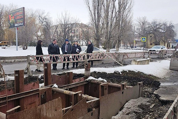 В Каменске ведется реконструкция канализационного коллектора. Источник фото: правительство Ростовской области.