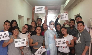 Gracias doctores: колумбийские студенты ЮФУ благодарят врачей
