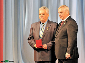 Комсомольская юность наша