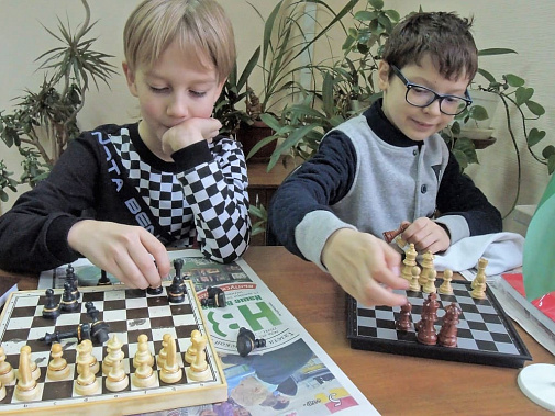 Среди рейтинг-фаворитов предстоящих соревнований - участники детско-юношеского шахматного сообщества «Наше время-100» Аркадий Мащенко и Андрей Луспикаев.