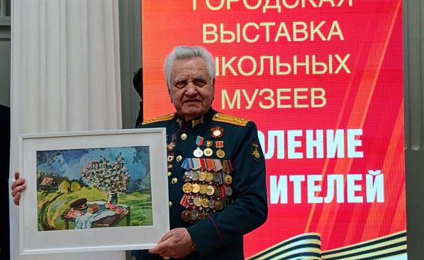 Сегодня в зональной научной библиотеке ЮФУ им. Ю. Жданова  открылась  выставка экспонатов школьных музеев «Поколение победителей»