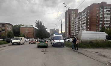 Школьницу госпитализировали после аварии в Ростове