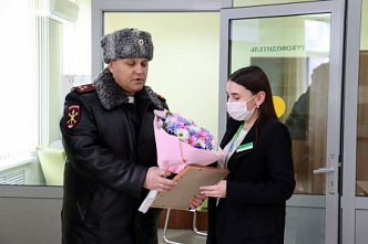 В Батайске сотрудник банка спасла клиентку от мошенников