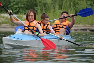 Семьи с особенными детьми сплавились на байдарках по Дону