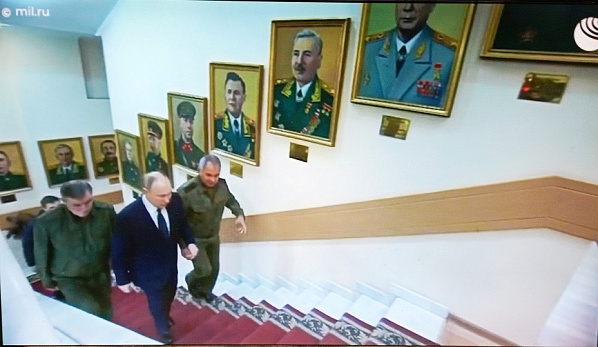 СМИ обсуждают возможные последствия сегодняшнего ночного приезда В. Путина в штаб ЮВО в Ростове