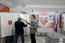 14 09 2025 Юрий Слюсарь и другие кандидаты в донские губернаторы проголосовали