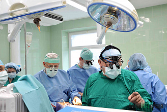 Оперирует Лео Бокерия