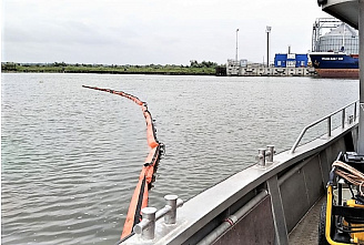 В Азове ликвидировали гипотетический розлив нефтепродуктов