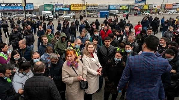 Приостановка работы целого ряда аксайских рынков вызвала стихийные митинги торговавших на них предпринимателейй