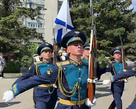 В памятных местах Ростова-на-Дону в честь дня Победы возложили венки и цветы