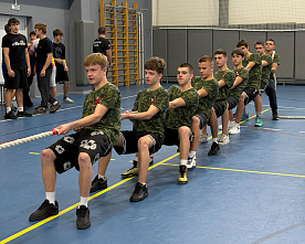 Первые официальные соревнования по перетягиванию каната среди школьников прошли в Новочеркасске.