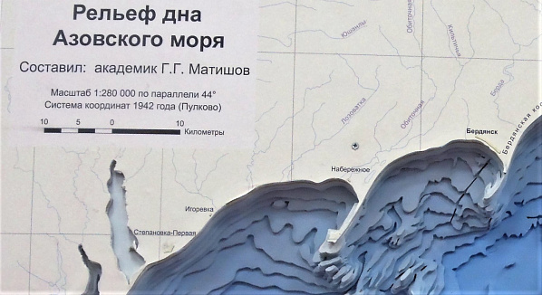 Морской порт Бердянска подвергся ракетному обстрелу