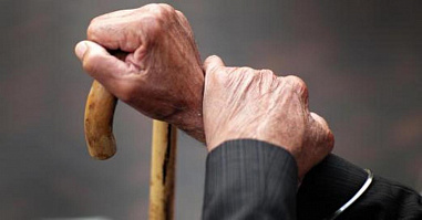 Гражданам старше 80 лет и инвалидам I группы беззаявительно назначили надбавки за уход