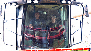 В Октябрьском (с.) районе уборку урожая ведут наперегонки  с дождем