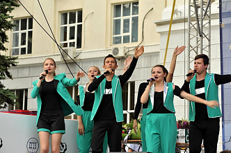 В ДГТУ вручили дипломы лучшим выпускникам