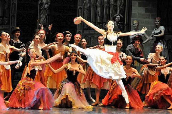 В роли Эсмеральды – Мари ИТО.