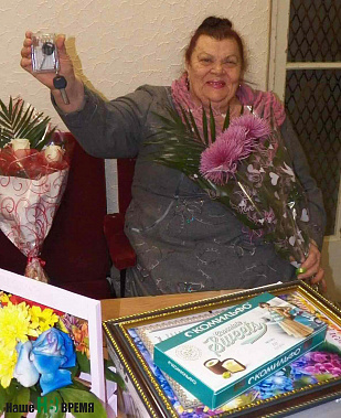Алла Петровна СОРОКИНА – бабушка Данилы – в день рождения получила подарок – ключи от квартиры внука.