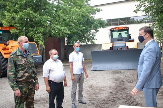 Лесхозы трех районов Ростовской области получили новые бульдозеры
