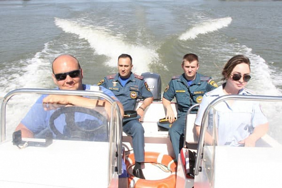 За безопасностью полусотни пляжей в Ростовской области следят более тысячи спасателей
