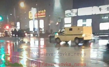 В Ростове под колесами инкассаторской машины погиб мужчина