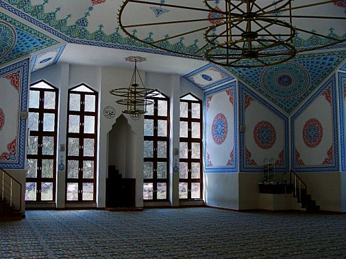 Помещение Ростовской соборной мечети рассчитано на полторы тысячи молящихся.