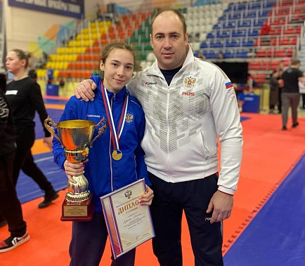 Дончанка выиграла золото на первенстве страны по спортивной борьбе