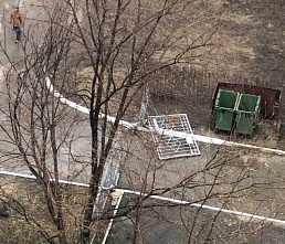 В Ростове нашли водителя, который снес ворота садика
