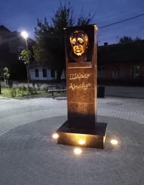 Около батайской музыкальной школы появился политкорректный памятник