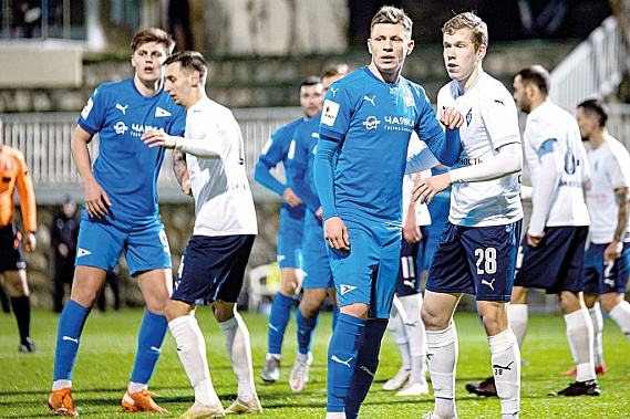 В этом зимне-весеннем товарищеском матче было забито семь голов. Фото с сайта ФК «Чайка»