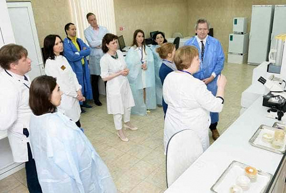 Больше всего приехавших на конференцию специалистов интересовала работа лаборатории клинической микробиологии, реанимационно-анестезиологической службы, патоморфологического центра и, конечно, деятельность научно-экспериментальных лабораторий. Больше всего приехавших на конференцию специалистов интересовала работа лаборатории клинической микробиологии, реанимационно-анестезиологической службы, патоморфологического центра и, конечно, деятельность научно-экспериментальных лабораторий.