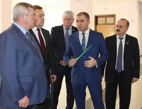 Губернатор Василий Голубев обратил внимание на те позиции, по которым область отстает, и поставил задачу уже в нынешнем году исправить ситуацию.