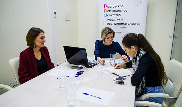 Самозанятые жители Дона приравнены к малому бизнесу и могут рассчитывать на помощь