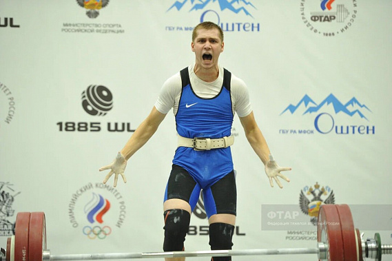На первенстве России по тяжелой атлетике ростовчанин завоевал высшую награду