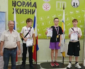 Шахматы: Дмитрий Долматов убедительно выиграл сегодня чемпионат Волгодонска по рапиду