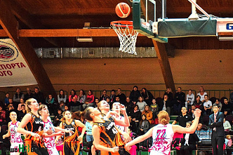 Лидеры делят очки