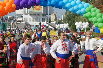 Веселится и танцует весь Ростов_25505