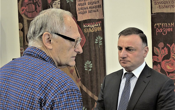 Президенту Федерации шахмат Ростовской области Арутюну Сурмаляну и международному мастеру Александру Петрушину всегда есть что обсудить