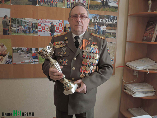 Владимир БОЧАРНИКОВ, где бы ни служил, со спортом дружил.