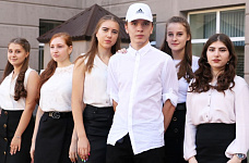 Туфли, бантики и форма: на Дону отметили первое сентября