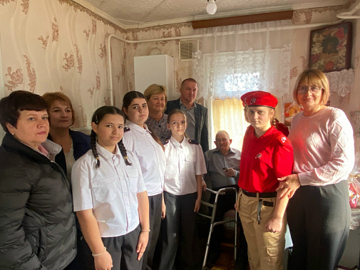 Фронтовика из Усть-Донецкого района Григория Чернокнижникова поздравили со знаменательной датой